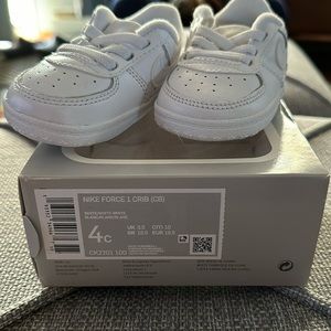 Baby white Nike Force 1 size 4C